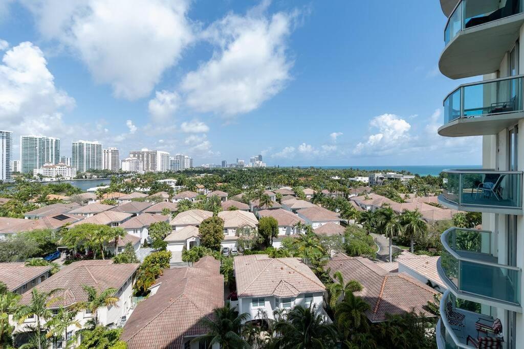 Stunning & Spacious Resort-Style Condo Across From Beach! Μαϊάμι Μπιτς Εξωτερικό φωτογραφία