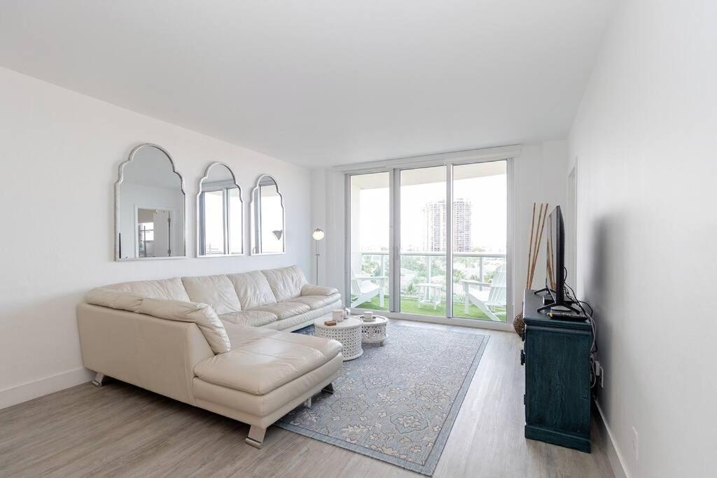 Stunning & Spacious Resort-Style Condo Across From Beach! Μαϊάμι Μπιτς Εξωτερικό φωτογραφία