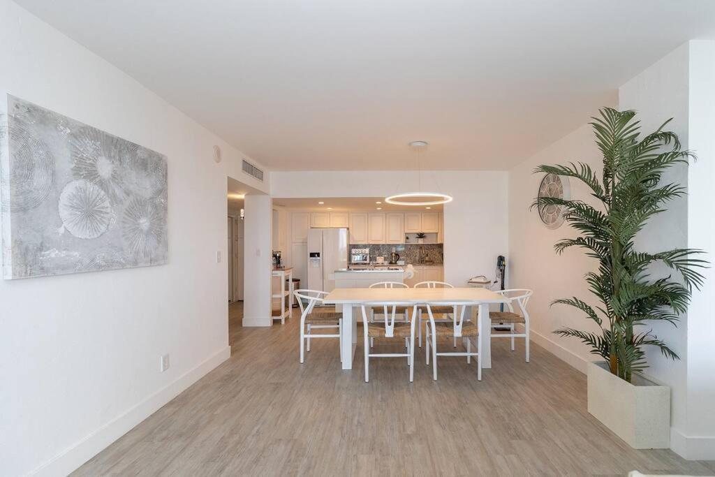 Stunning & Spacious Resort-Style Condo Across From Beach! Μαϊάμι Μπιτς Εξωτερικό φωτογραφία