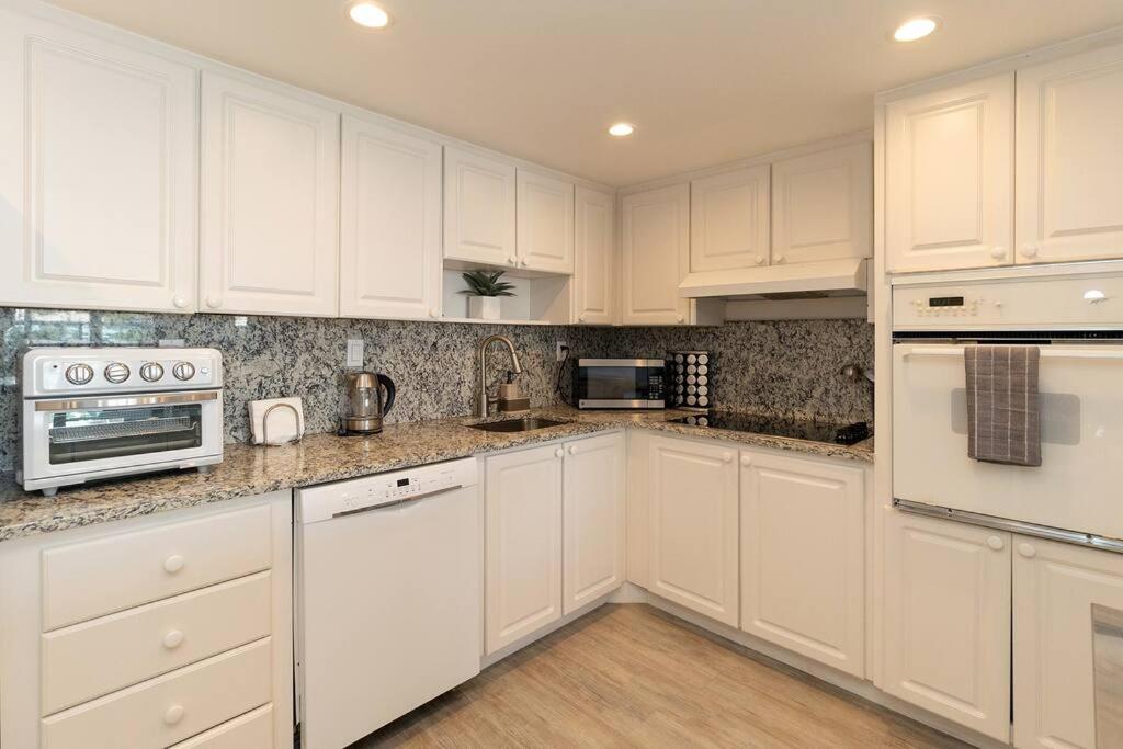 Stunning & Spacious Resort-Style Condo Across From Beach! Μαϊάμι Μπιτς Εξωτερικό φωτογραφία