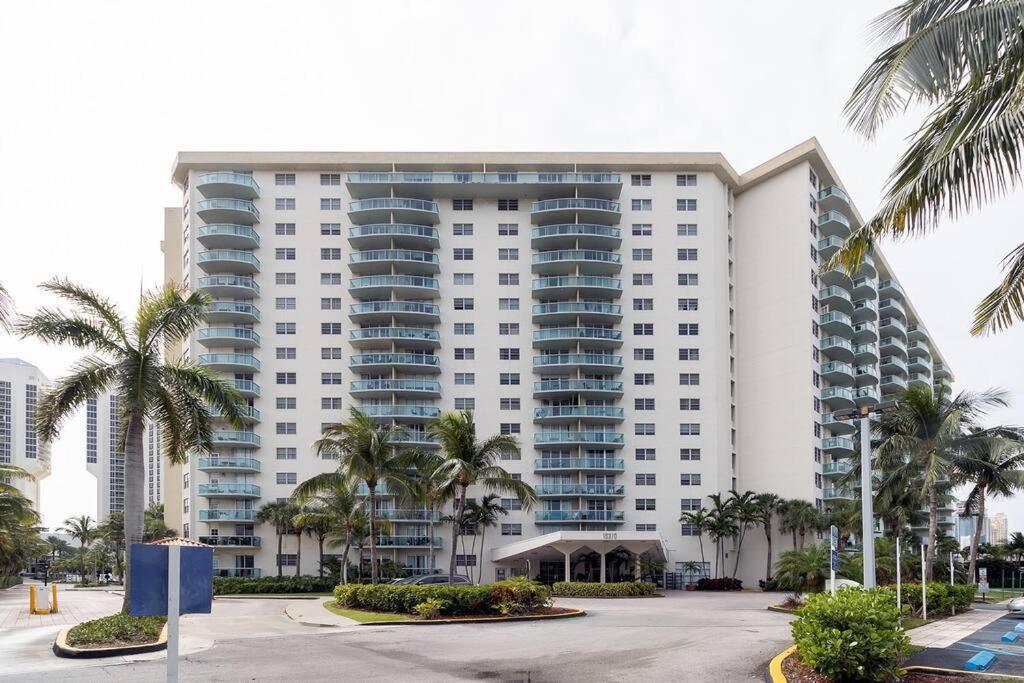 Stunning & Spacious Resort-Style Condo Across From Beach! Μαϊάμι Μπιτς Εξωτερικό φωτογραφία