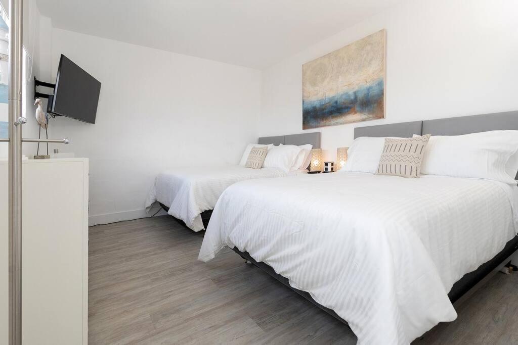 Stunning & Spacious Resort-Style Condo Across From Beach! Μαϊάμι Μπιτς Εξωτερικό φωτογραφία
